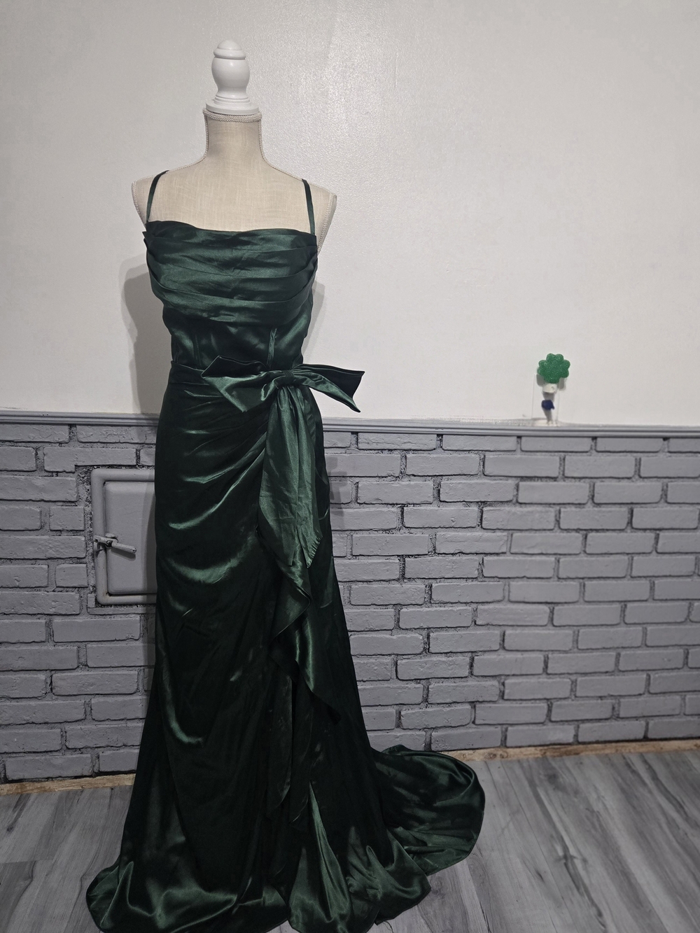 Elegant Forest Green Satin Evening Gown with Bow Detail